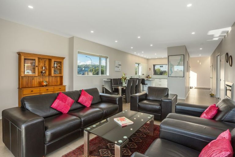 Photo of property in 9 Lily Close, Camborne, Porirua, 5026