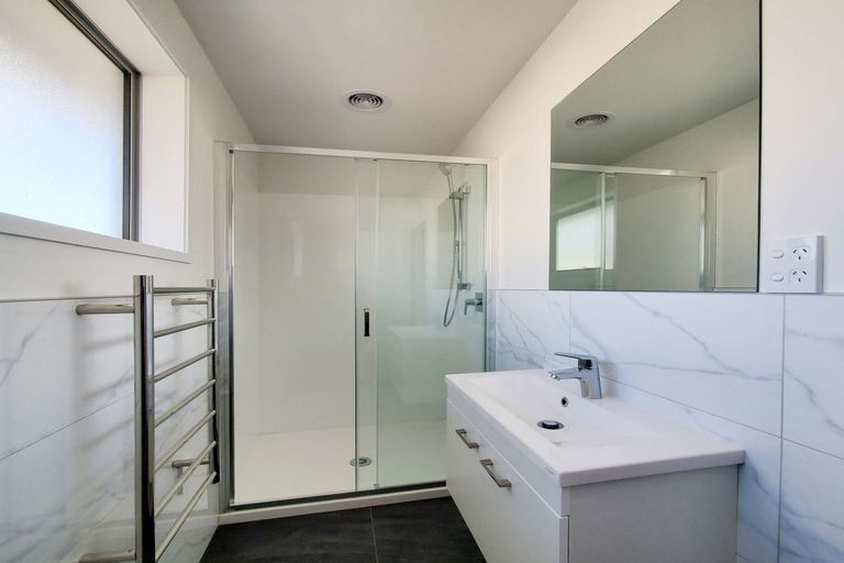 Photo of property in 13c Oxford Road, Manurewa, Auckland, 2102