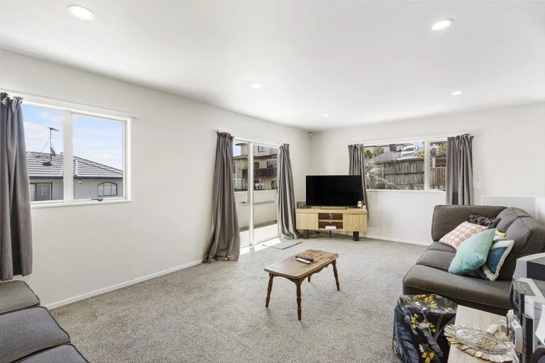 Photo of property in 30 Vireya Court, Goodwood Heights, Auckland, 2105