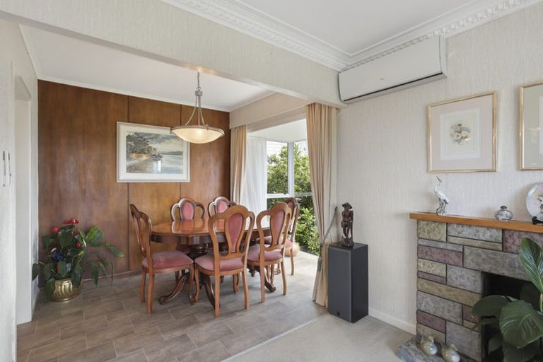 Photo of property in 110 Takahe Road, Titirangi, Auckland, 0604