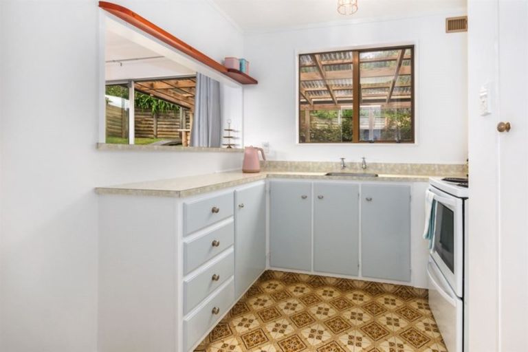 Photo of property in 9 Cleat Street, Whitby, Porirua, 5024