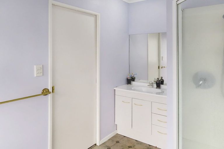 Photo of property in 2/3 Opurere Grove, Tirohanga, Lower Hutt, 5010