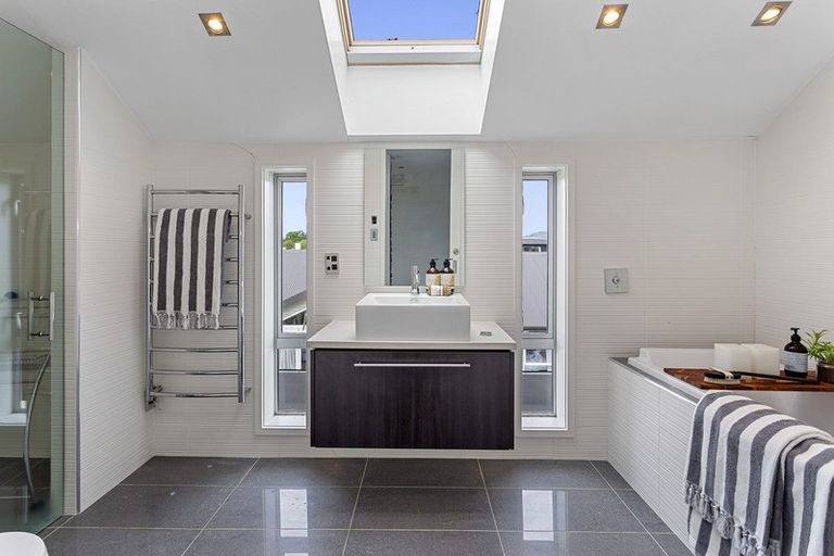 Photo of property in 20 Queens Avenue, Merivale, Christchurch, 8014