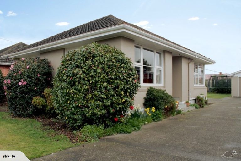 Photo of property in 73 Appleby Crescent, Burnside, Christchurch, 8053