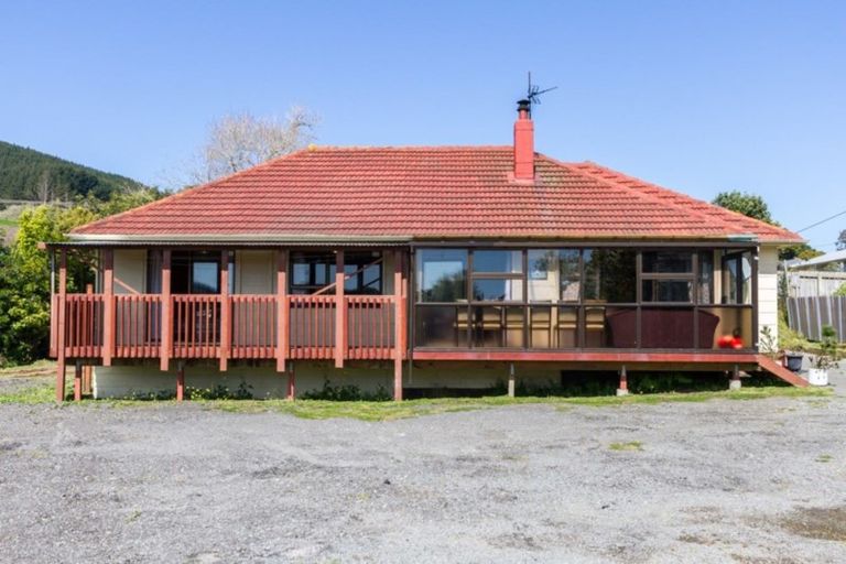 Photo of property in 92 Tremewan Street, Tawa, Wellington, 5028