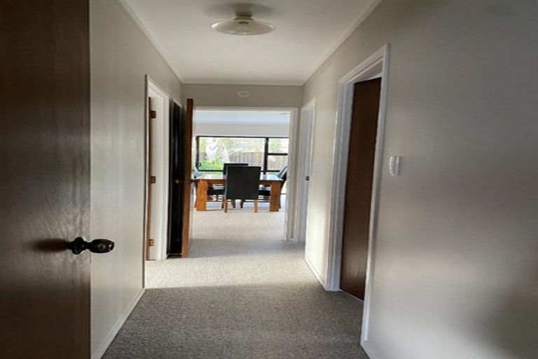 Photo of property in 2/86 Howe Street, Howick, Auckland, 2014