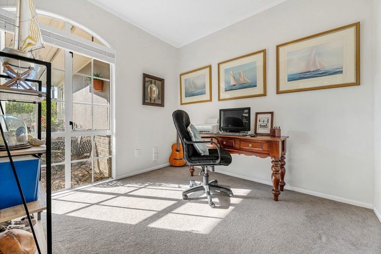Photo of property in 5 Bronte Place, Somerville, Auckland, 2014