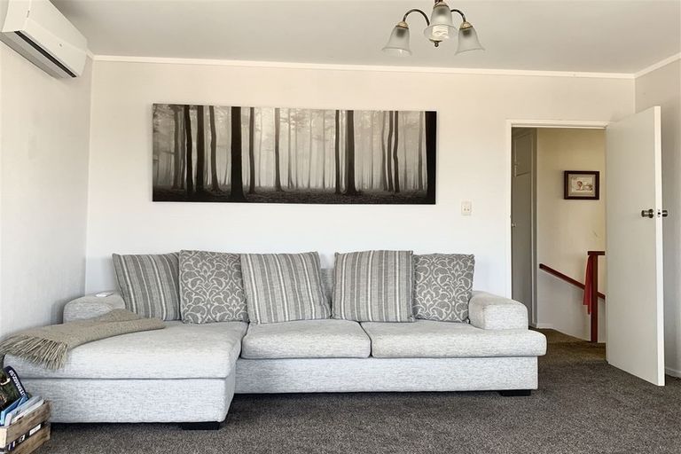 Photo of property in 82 Ravenwood Drive, Forrest Hill, Auckland, 0620