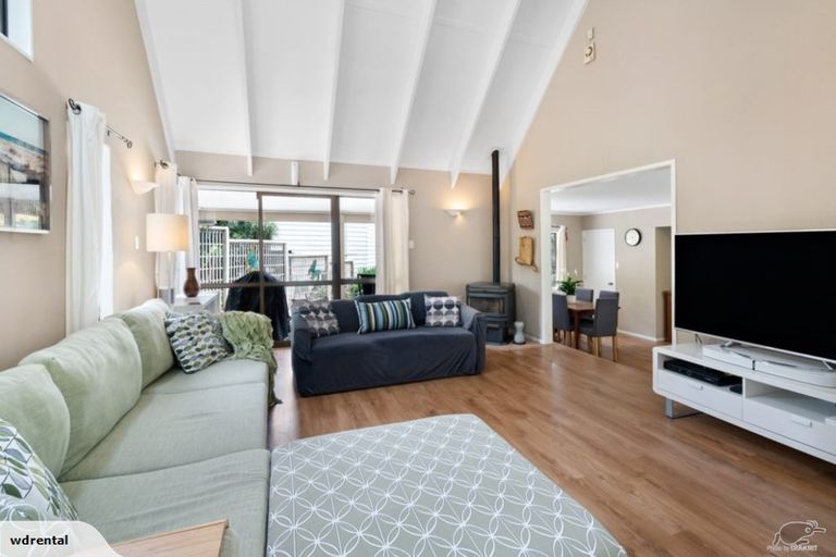 Photo of property in 5 Gleneagles Grove, Wattle Downs, Auckland, 2103