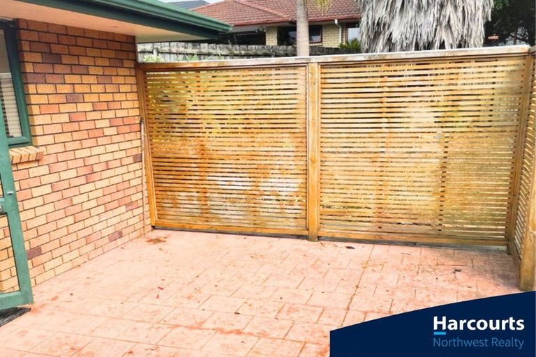 Photo of property in 31 Broadfield Street, Massey, Auckland, 0614