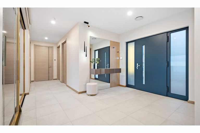 Photo of property in 6 Sowerby Place, Richmond Hill, Christchurch, 8081