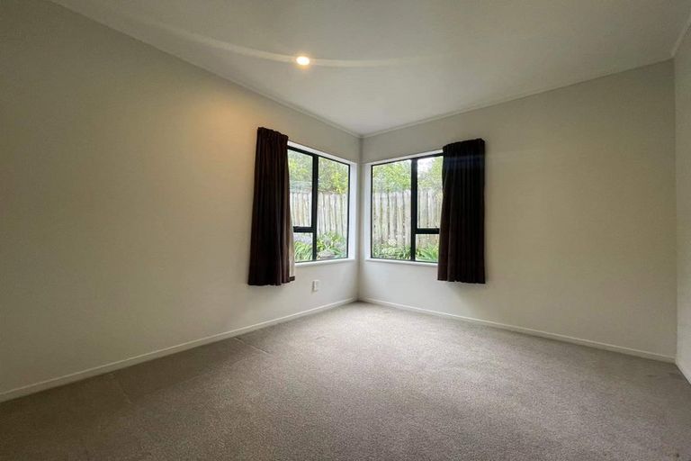 Photo of property in 6 Thalia Place, Totara Vale, Auckland, 0629