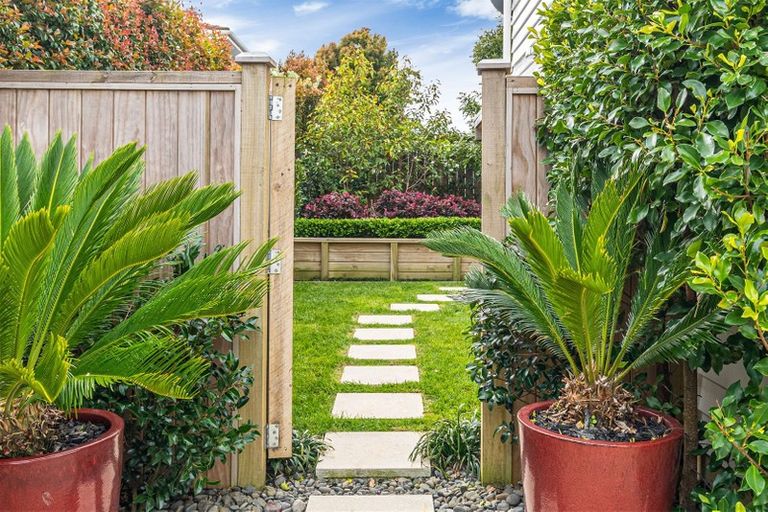 Photo of property in 2/54 Norwood Road, Bayswater, Auckland, 0622