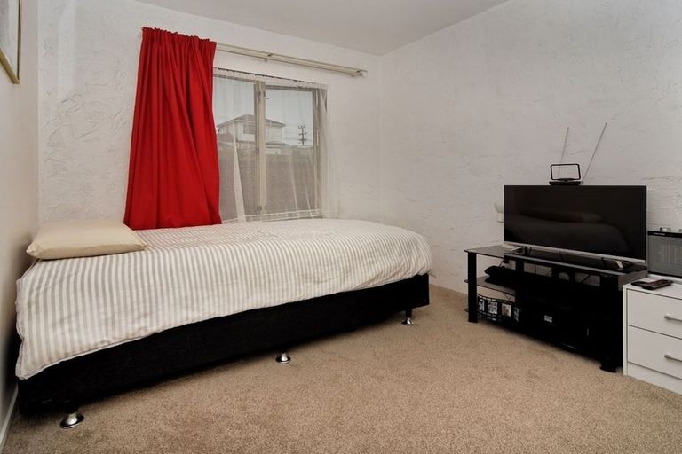 Photo of property in 79 Royal Road, Massey, Auckland, 0614