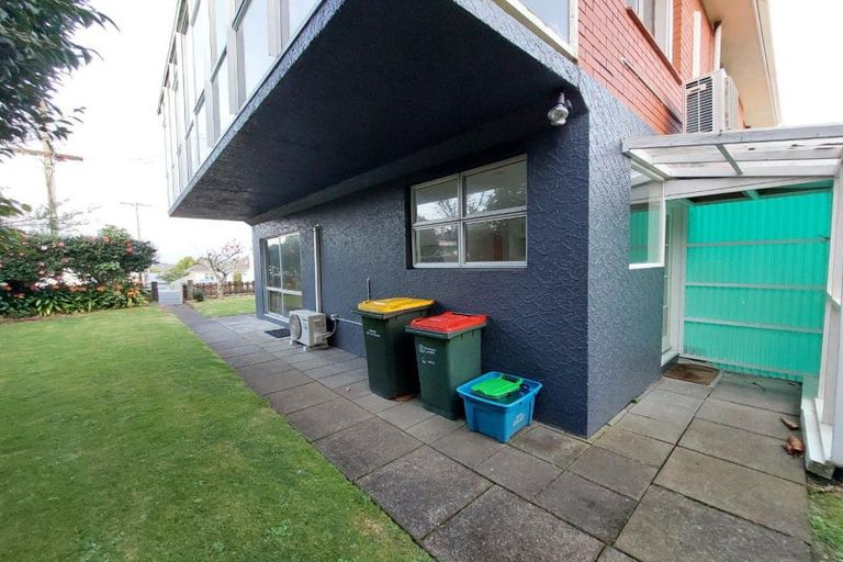 Photo of property in 1/58 Paynters Avenue, Strandon, New Plymouth, 4312