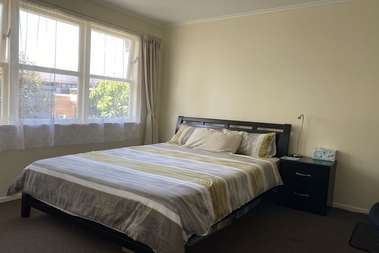 Photo of property in 4/3 Buscomb Avenue, Henderson, Auckland, 0610