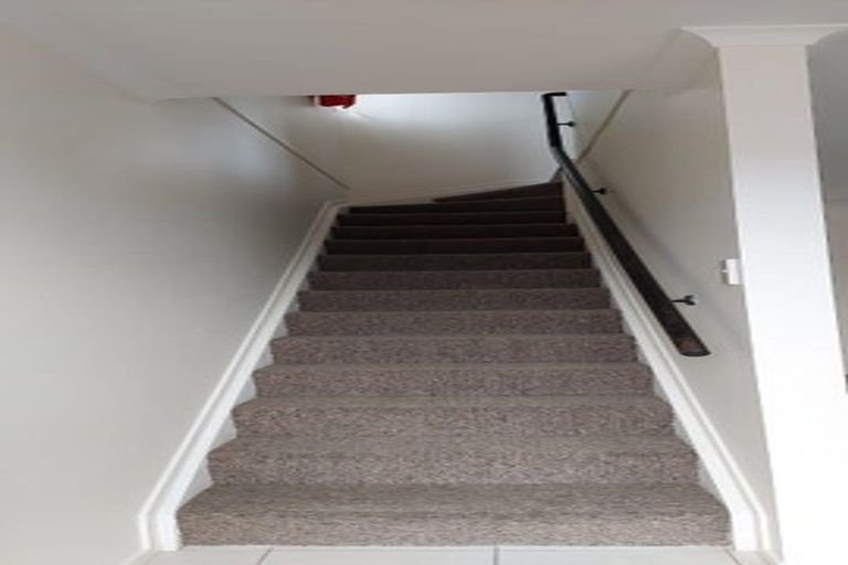 Photo of property in 10 Rosandich Drive, Sunnyvale, Auckland, 0612