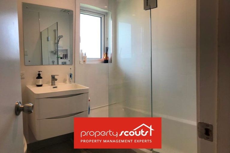 Photo of property in 1/70 Flanshaw Road, Te Atatu South, Auckland, 0610