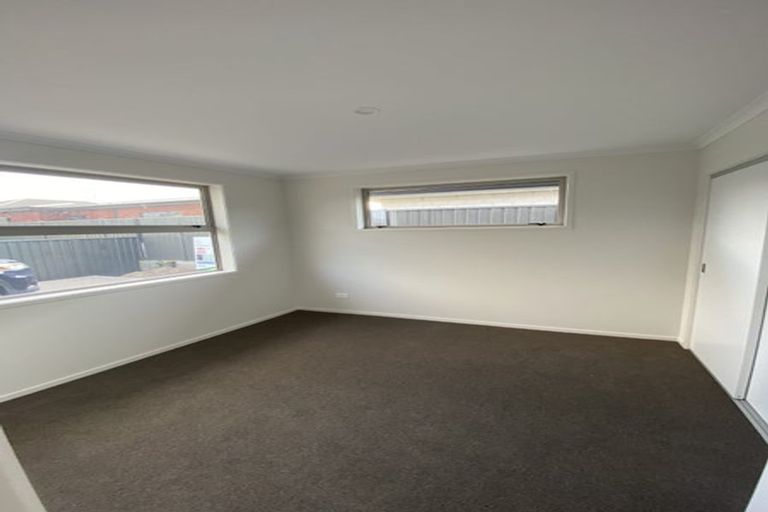 Photo of property in 9 Hammick Crescent, Pyes Pa, 3112