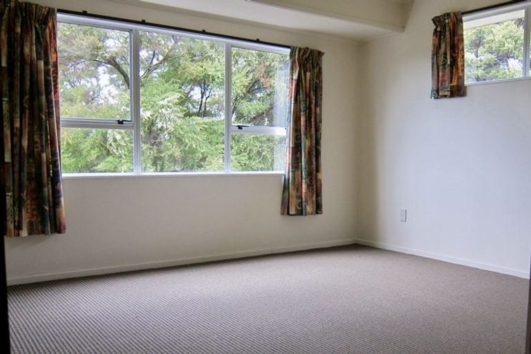 Photo of property in 25 Lambrown Drive, Totara Vale, Auckland, 0629