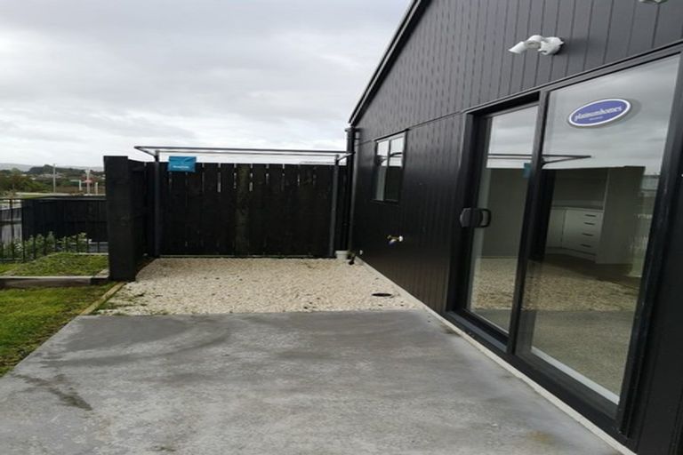Photo of property in 12 Honour Road, Papakura, 2110