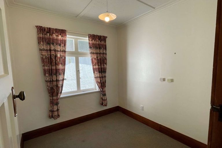 Photo of property in 76 Mitchell Street, Brooklyn, Wellington, 6021