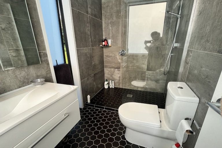 Photo of property in 2 Pohutukawa Avenue, Red Beach, 0932