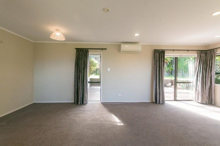 Photo of property in 3 Cairnbrae Court, Northcross, Auckland, 0632
