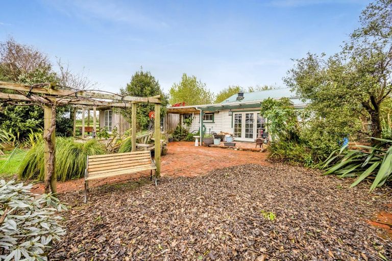 Photo of property in 150 Wirihana Road, Hawera, 4674