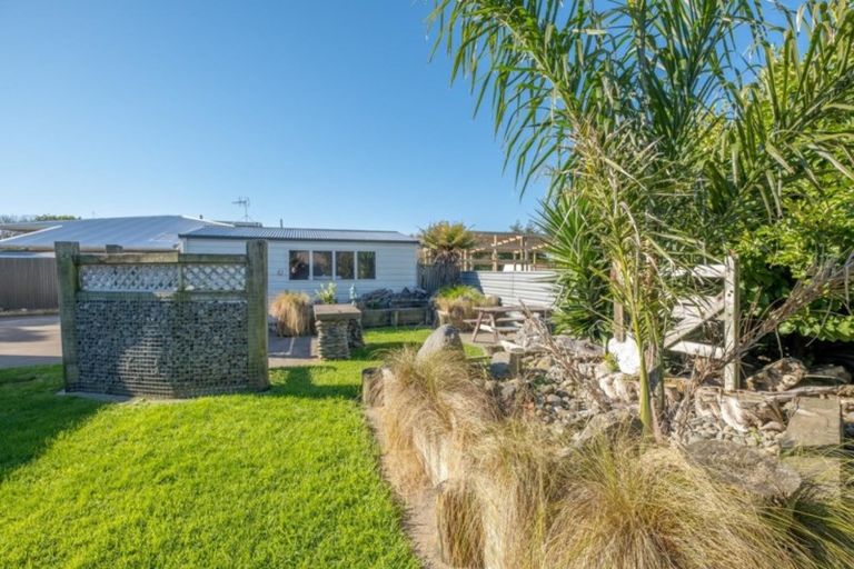 Photo of property in 2 Collins Street, Hawera, 4610
