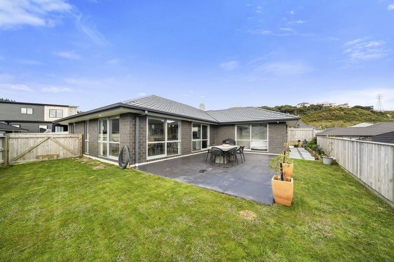 Photo of property in 7 Weatherdeck Close, Whitby, Porirua, 5024