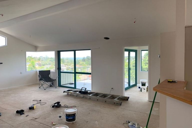 Photo of property in 2/23 Barker Rise, Northcross, Auckland, 0632