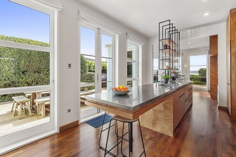 Photo of property in 69 Marine Parade, Seatoun, Wellington, 6022