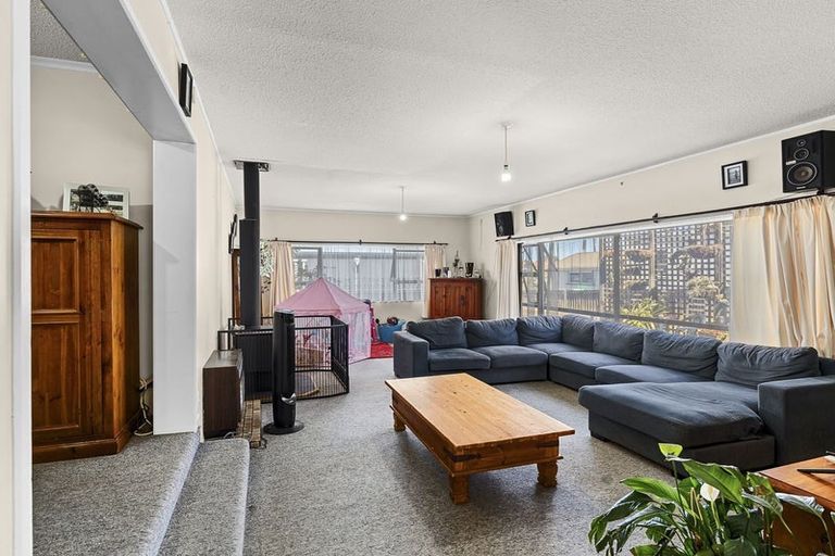 Photo of property in 70 Domett Street, Waitara, 4320