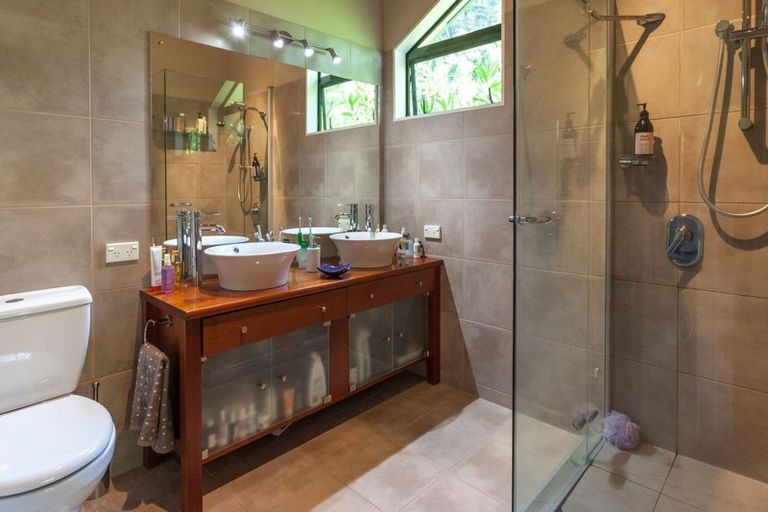 Photo of property in 2083 Rings Road, Coromandel, 3506