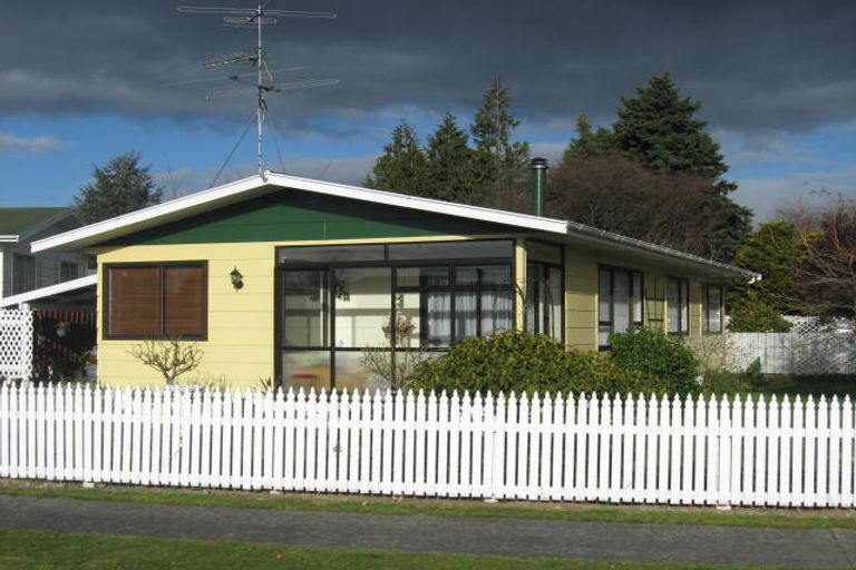 Photo of property in 15 Baillie Crescent, Carterton, 5713