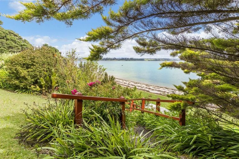 Photo of property in 131 Torkar Road, Clarks Beach, 2122