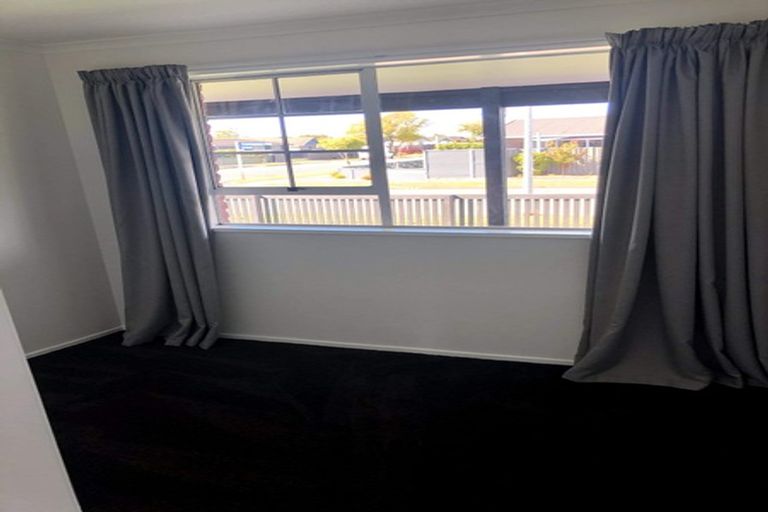 Photo of property in 141 Queenspark Drive, Parklands, Christchurch, 8083