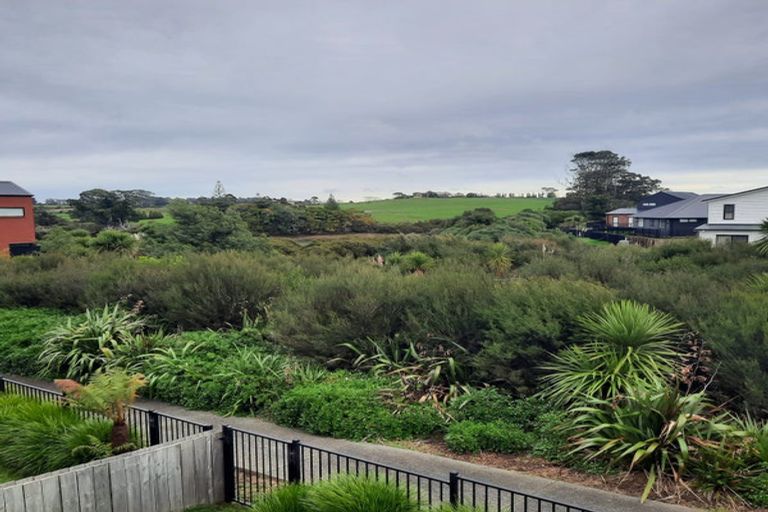 Photo of property in 4/60 Hayfield Way, Karaka, Papakura, 2580