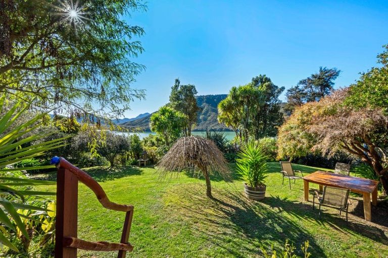 Photo of property in 810a Queen Charlotte Drive, Havelock, 7281