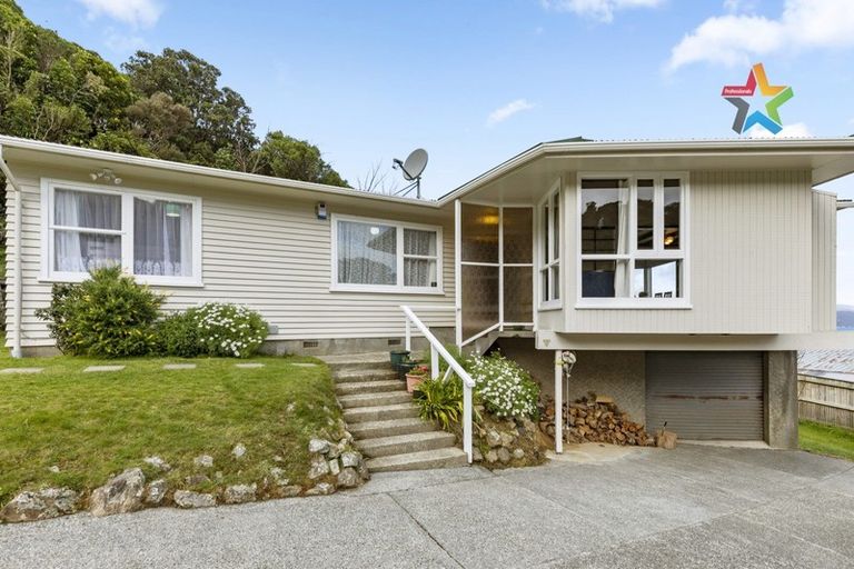 Photo of property in 68 Dowse Drive, Maungaraki, Lower Hutt, 5010