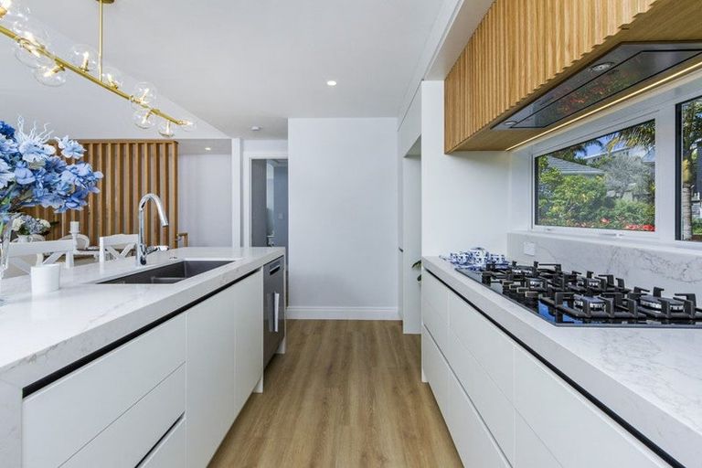 Photo of property in 7b Garadice Road, Rothesay Bay, Auckland, 0630