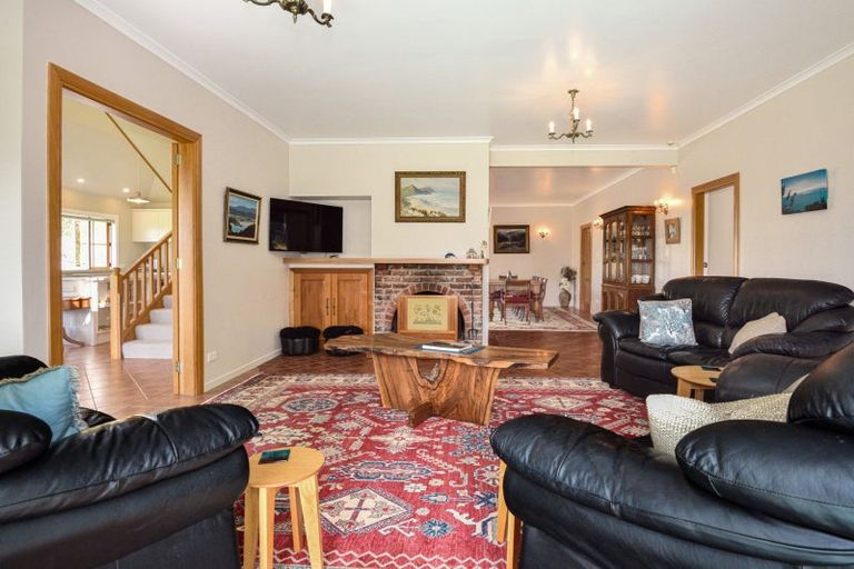 Photo of property in 559 Taurau Valley Road, Muriwai, Manutuke, 4072