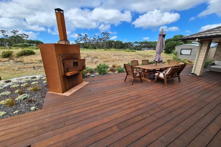 Photo of property in 134 Kelly Jade Avenue, Matarangi, Whitianga, 3592