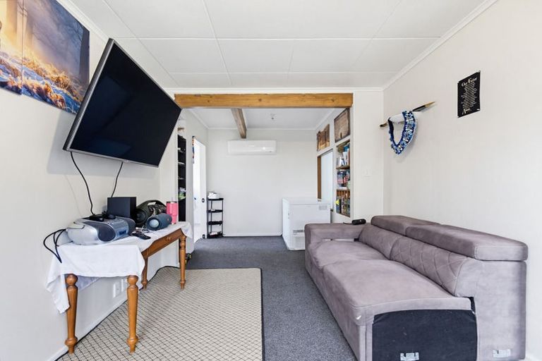 Photo of property in 10 Igloo Place, Red Hill, Papakura, 2110