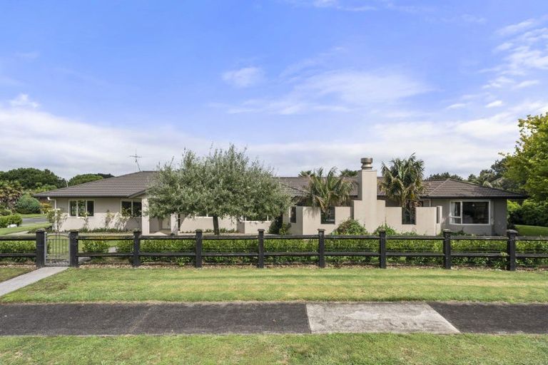 Photo of property in 1 Frank Knight Place, Waiuku, 2123