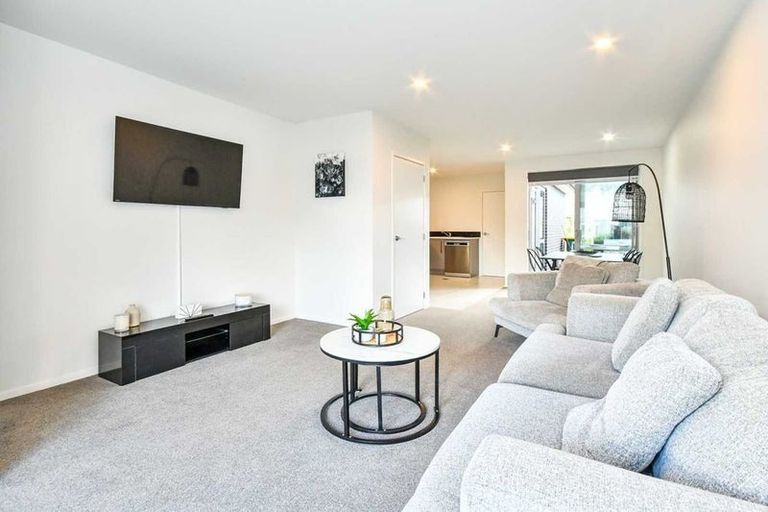 Photo of property in 16 Fort Lincoln Loop, Karaka, Papakura, 2113