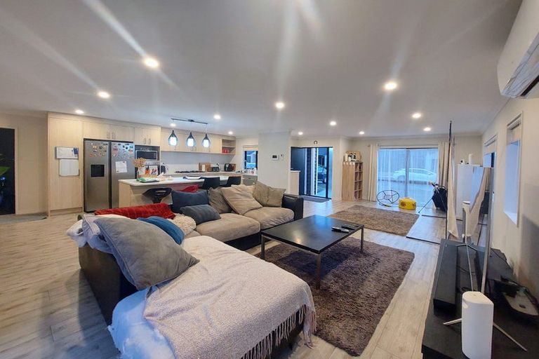 Photo of property in 13 Earlywood Road, Takanini, 2110