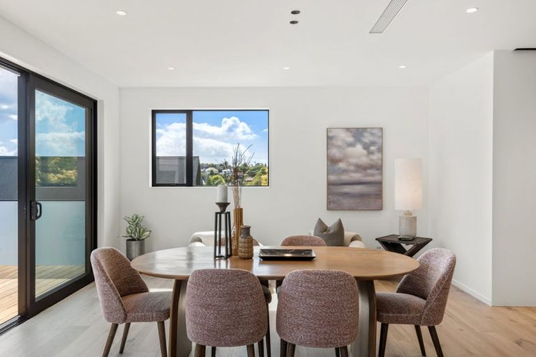 Photo of property in 8a Serrata Place, Browns Bay, Auckland, 0630