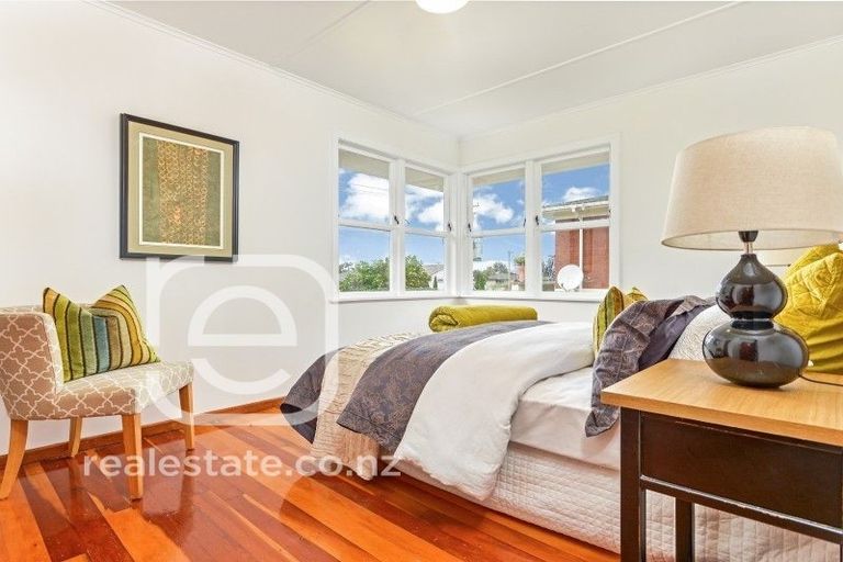 Photo of property in 25 Crawford Avenue, Mangere Bridge, Auckland, 2022